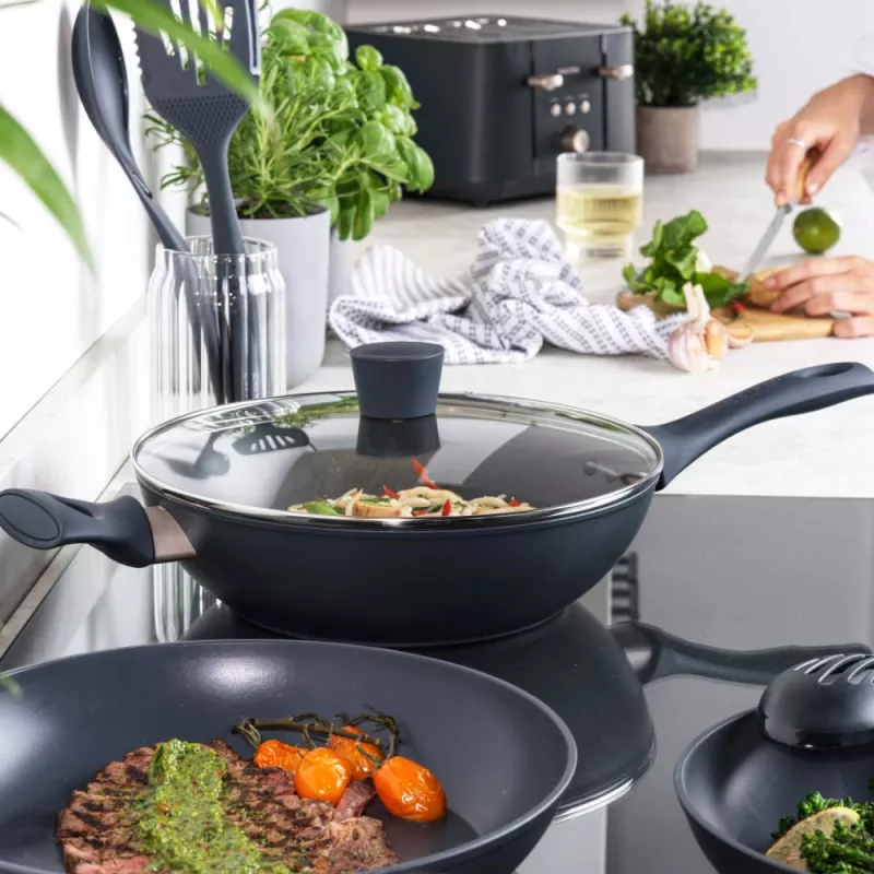 Wok-pann Salter BW12267EU7 28 cm mittenakkuva, induktsiooniga ühilduv