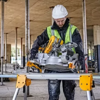 Mitre Saw Stand DeWalt DE7033 — alumiiniumist kokkupandav alus, 4 jalga, pikendatav kuni 2,5 m, kandevõime 227 kg, 16 kg