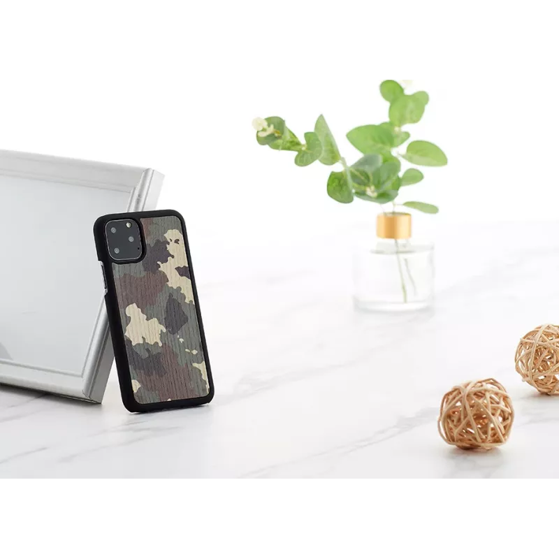 Man and wood nutitelefoni ümbris iPhone 11 Pro'le — must kamuflaažkaitsekate