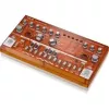 Analoogsüntesaator Behringer TD-3-SB punane 9V DC
