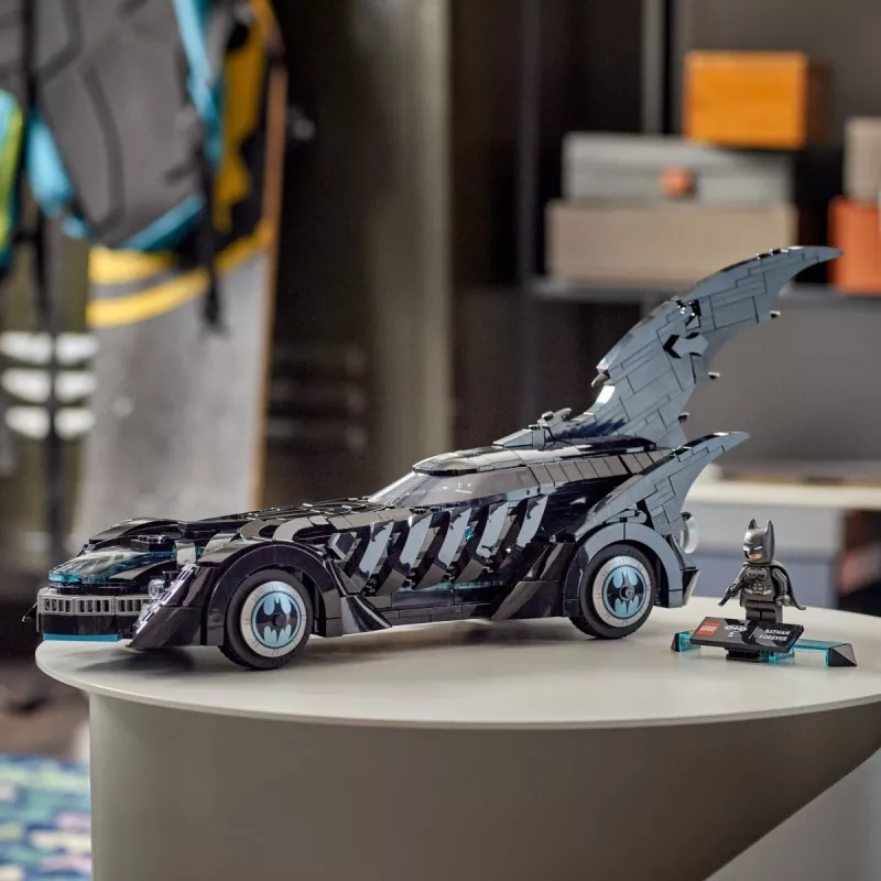LEGO ehituskomplekt DC Super Heroes Batman Forever Batmobile 76304 — 909 detaili, 1 minifiguur, soovitatav vanus 12+