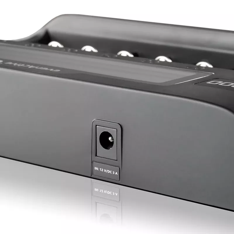 Akulaadija everActive UC-800 AC 12V 3A — LiFePO4/LiPo/NiMH, toetab AA/AAA/9V, kuni 10 akut, 12 V sisend, sisseehitatud ekraan, must
