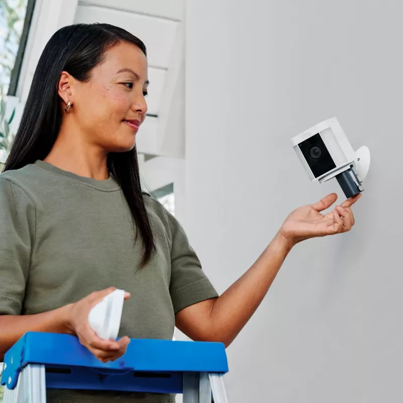 Ring Spotlight Cam Plus Battery - IP-turvakaamera - välistingimustesse - juhtmevaba - lakke/seinale kinnitatav - must - karp