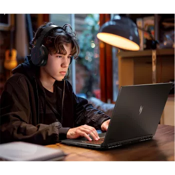 Sülearvuti Acer Nitro V17 17,3-tolline Full-HD 144Hz — Ryzen R7-260, 16GB RAM, 1TB SSD, GeForce RTX 5070, Linux