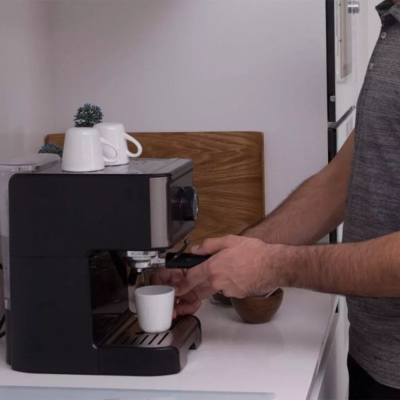 Espressomasin Must & Decker BXCO1200E — 1200 W, 15 bar, 1,2 L veepaak, 2 tassi, sisseehitatud piimavahustaja, tööpinnale, hõbedane