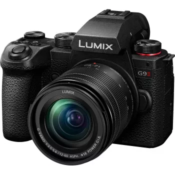 Panasonic Lumix G9 II + 12-60mm F3.5-5.6 MILC 25,21 MP Live MOS 11552 x 8672 Pixel Must (DC-G9M2ME)