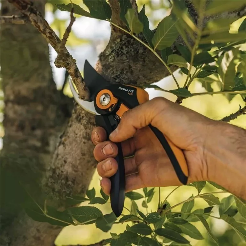 Fiskars Plus SmartFit P541 aia möödaviigulõikurid must/oranž