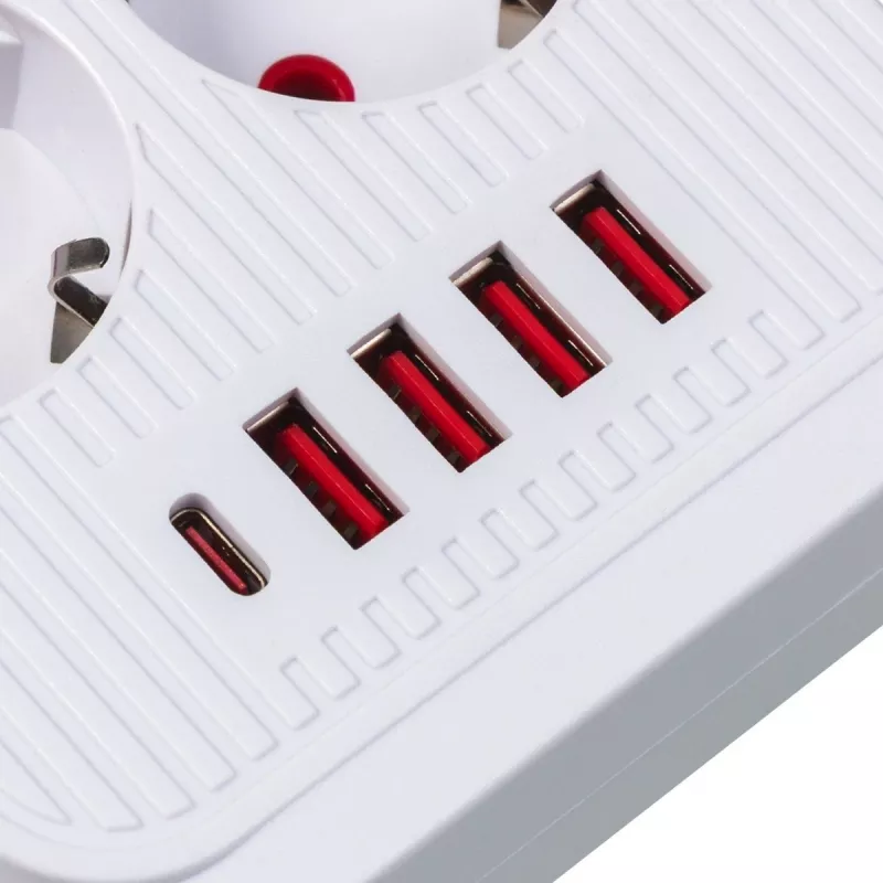 Pistikupesadega pikendusjuhe MACLEAN MCE389 W — 6 pistikupesa, 4×USB-A, 1×USB-C, 2500 W, 110–240 V, 1,5 m kaabel, valge