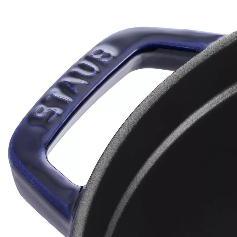 Staub 24 cm ümmargune malmkookott tumesinine