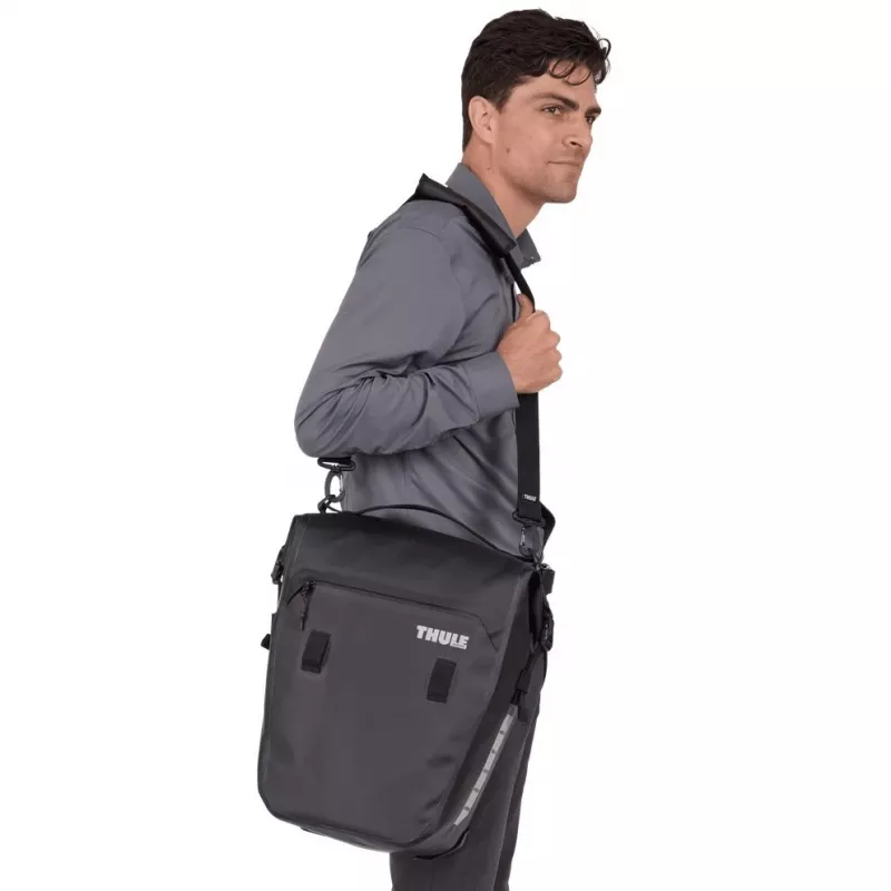 Thule 5406 Shield kommuteeriv sadulakott 22L must