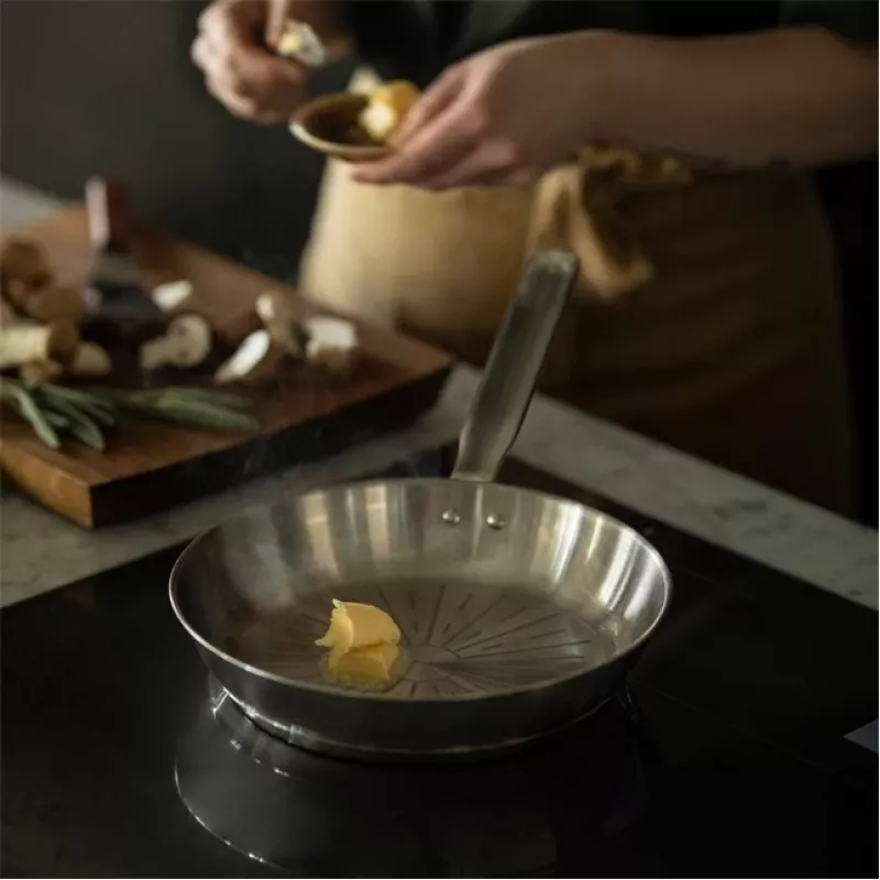 Fiskars All Steel mitmeotstarbeline pann ümmargune