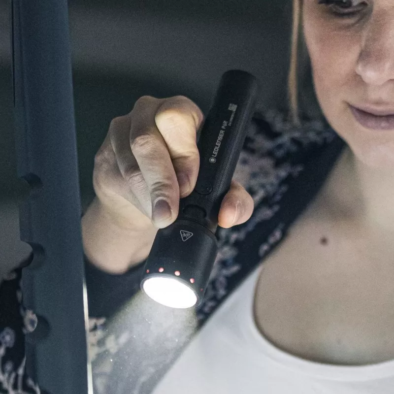 Ledlenser P6R Must käeshoitav taskulamp LED