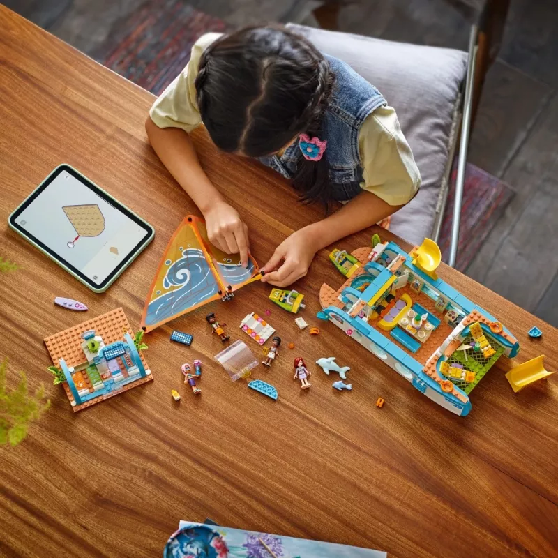 LEGO Friends mängukomplekt Reisikaatri seiklus 42664 — 685 detaili, 4 mininukku, vanusele 8+, 260×190×320 mm