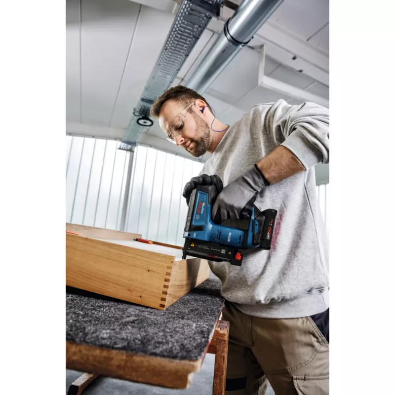 Battery-Holznagler GNH 18V-35 Professional solo, 18Volt (sinine/must, ilma aku ja laadijata, L-BOXX-is)