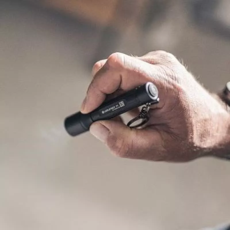 Võtmehoidja taskulamp Ledlenser P3 Must — kompaktne alumiiniumist LED-taskulamp, AAA, kuni 130 lm, IP54, 3 võimsustaset