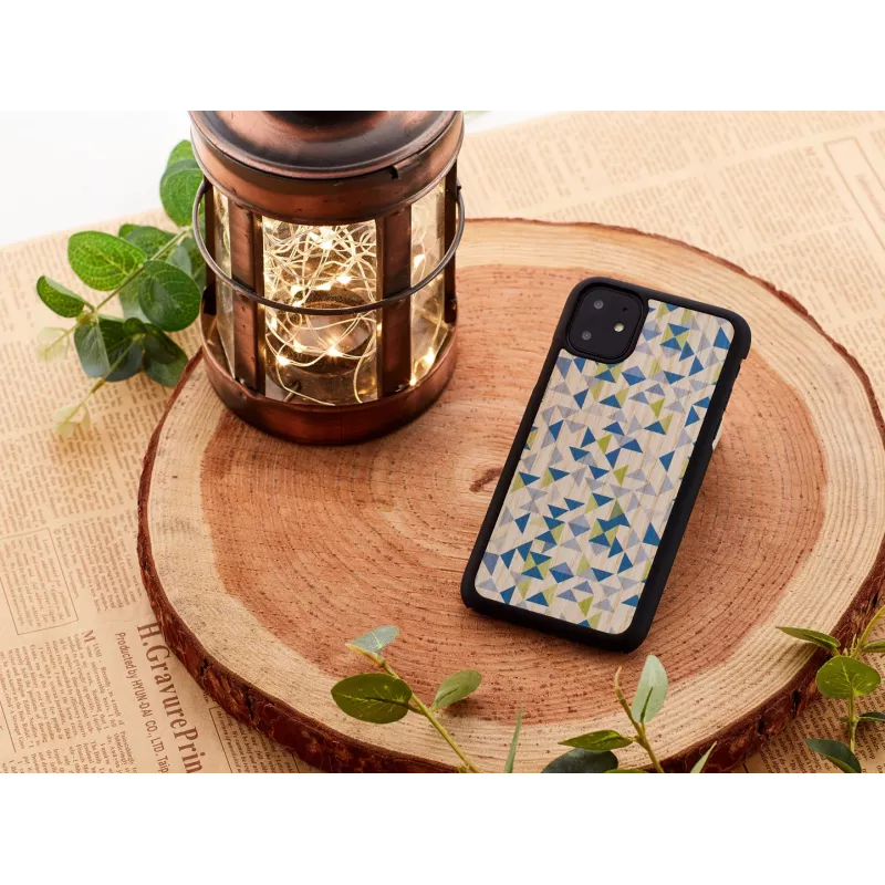 man and wood telefoniümbris iPhone 11 — sinine kolmnurk mustal, kaitsev kõvakestaga