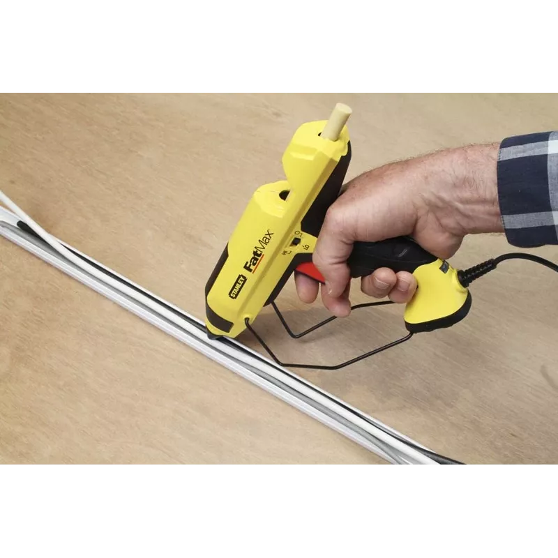 Kuuma liimipüstol STANLEY FatMax GR 100 R 200 W, 18,83 g/min väljund, vahelduvvoolutoide, 1 min soojenemisaeg, must/kollane