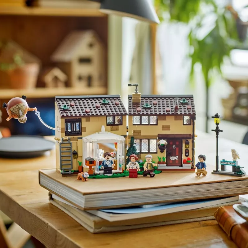 LEGO HARRY POTTER 76451 Privet Drive: Tädi Marge'i külastus