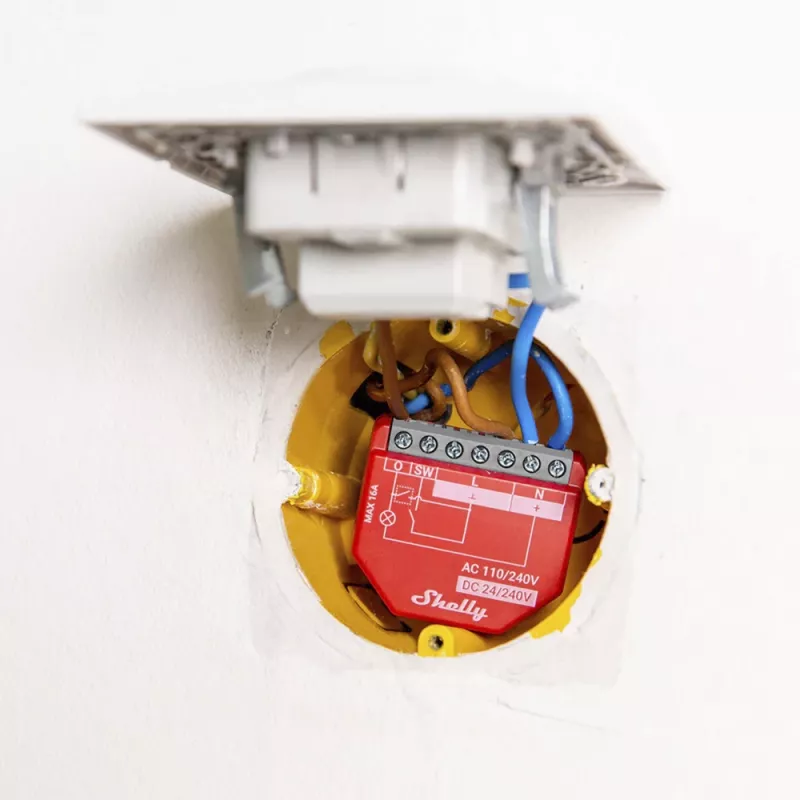 Nutika lüliti Shelly 1PM Gen4 — juhtmevaba, 110–240 V AC, max 240 V, võimsuse mõõtmine, 16 A, 42×16×37 mm