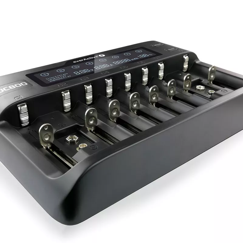 Akulaadija everActive UC-800 AC 12V 3A — LiFePO4/LiPo/NiMH, toetab AA/AAA/9V, kuni 10 akut, 12 V sisend, sisseehitatud ekraan, must
