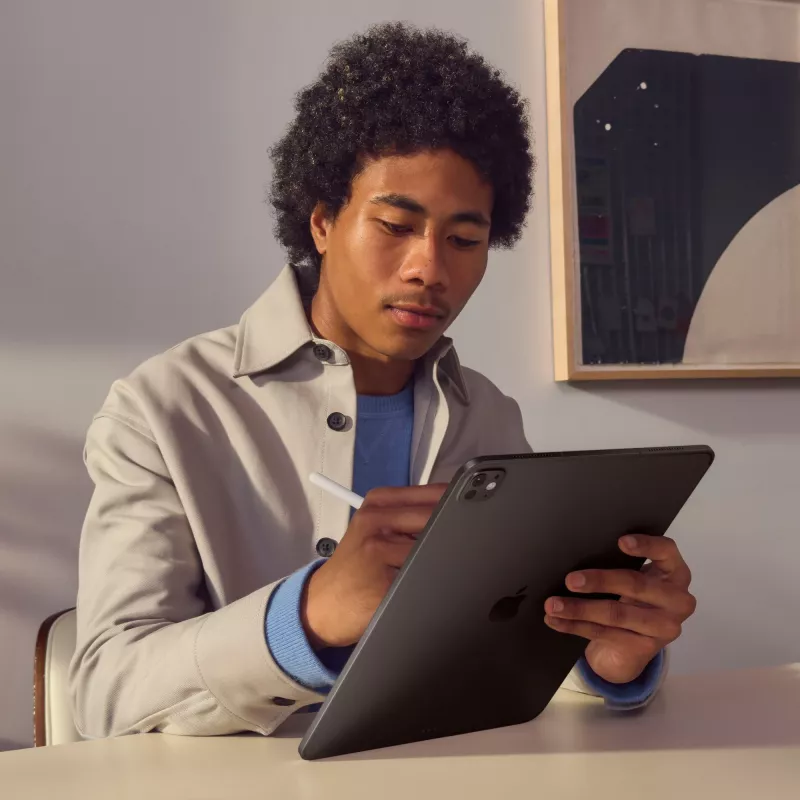 Apple iPad Pro 7. põlvkond 11-tolline Wi-Fi 256GB - Must