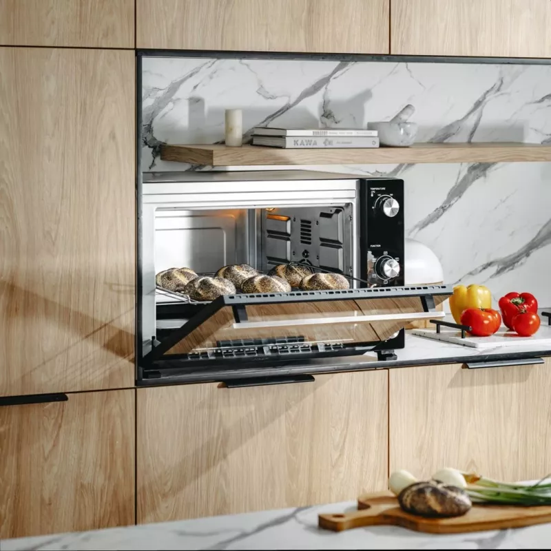 Elektriahi Adler AD 6028 — 60 L, 2000 W, vabalt paigutatav, pöördnupud, rotisserie, max 230°C, must
