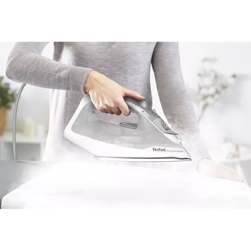 Aurutriikraud Tefal FV2863E1, 2400 W, pidev aur 35 g/min, mittenakkuv tald, vertikaalne aur