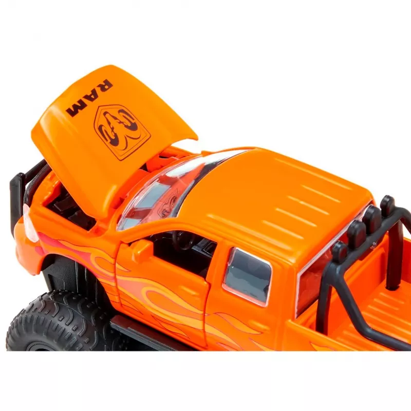 Siku RAM1500 õhkrehvidega pikapimudel kokkupanduna 1:50