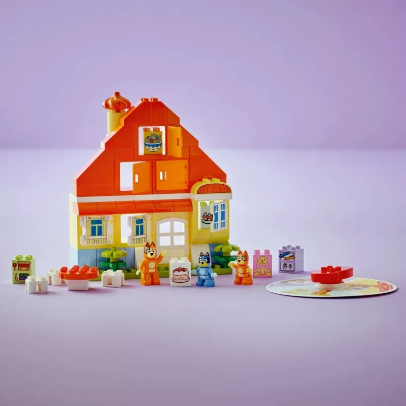 Ehitusmänguasi LEGO Bluey peremaja ja mälumänguga 10459 — 83 tk, 3 minifiguuri, vanus 3+