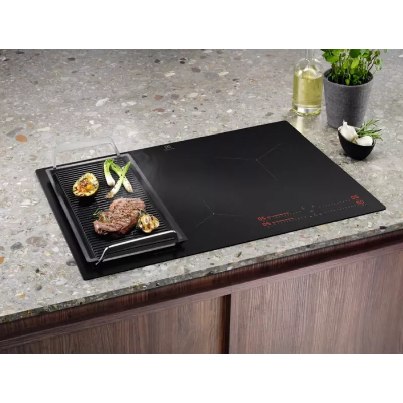 Sisseehitatav induktsioonpliit Electrolux EIS87453IZ — 77 cm, 4 tsooni (210/210/145/240 mm), klaasist puutekijuhtimine, lapselukk