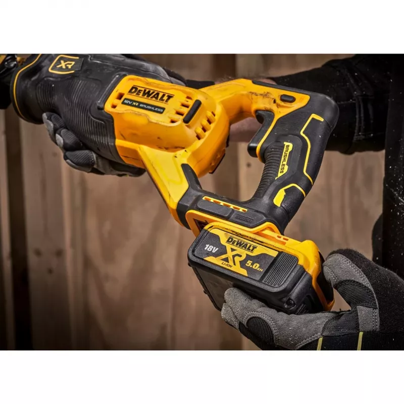 DeWALT DCS382N-XJ saag
