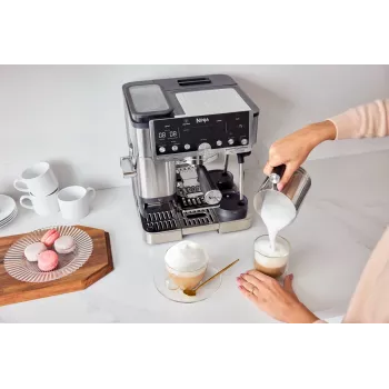 Espressomasin Ninja ES701EU — poolautomaatne kohvi/espresso, sisseehitatud veskiga, 2 L veepaak, 1650 W, 25 veski seadistust, piimapaak, 14 baari pump