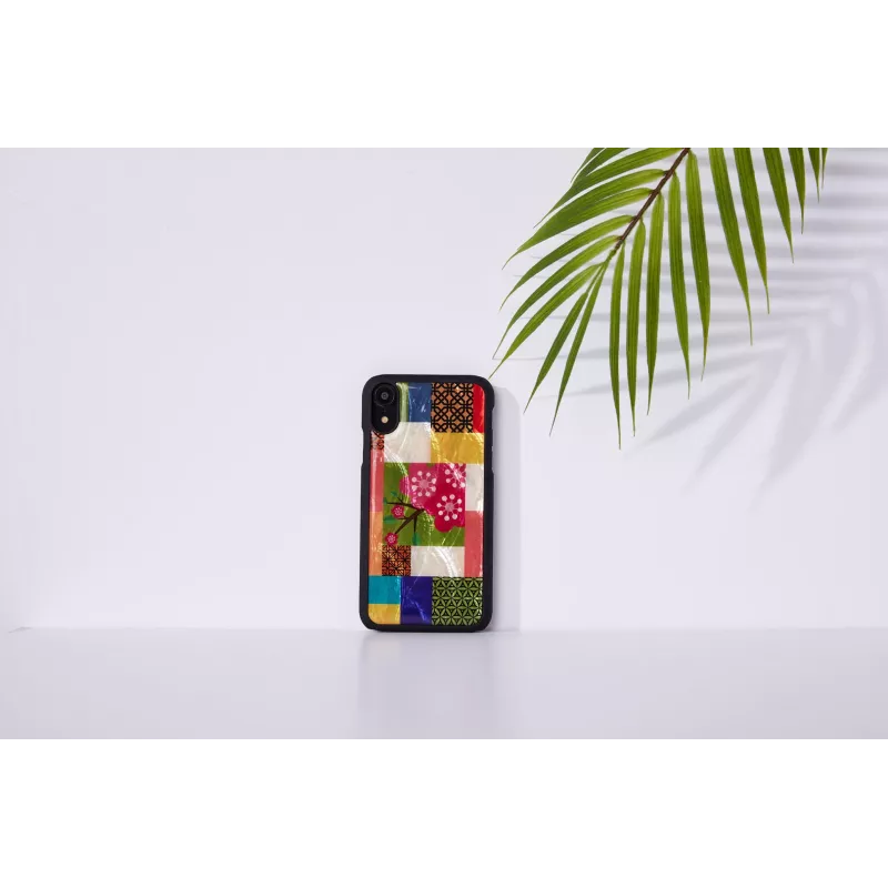 iKinsi telefonikott iPhone XR-ile — kirsipuuõie muster, must