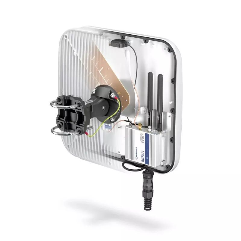 Suundantenn QuWireless AXRL — 7 dBi, 0,694–0,96 / 1,7–2,2 / 2,2–2,7 GHz, PoE/LAN, kahepoolne polarisatsioon