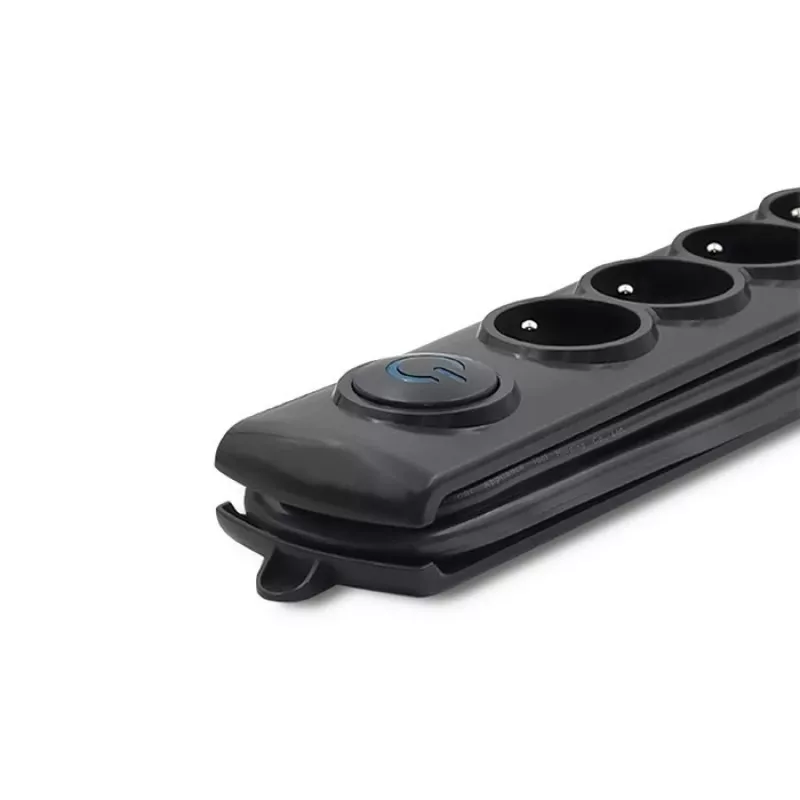 Liigpingekaitse Qoltec 50172 Must 6 pistikupesa 230V 5m