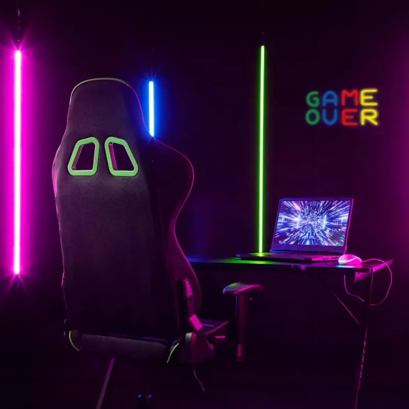 Neoonsilt MANTA SNL102MT — 'Game Over' stiilis valgustatud seinakaunistus, pistikühendusega LED-neoonefekt