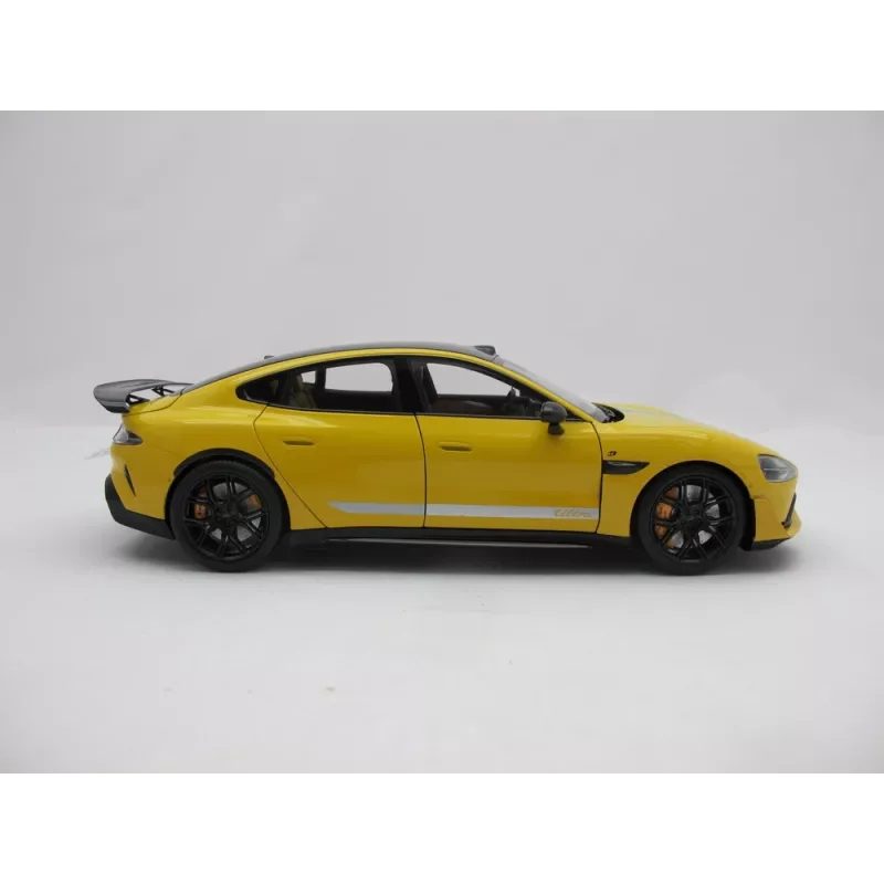 Klassikalise auto mudel Xiaomi BHR08KQGL kokkupandud 1:18 mõõtkavas — 284×110×82,5 mm