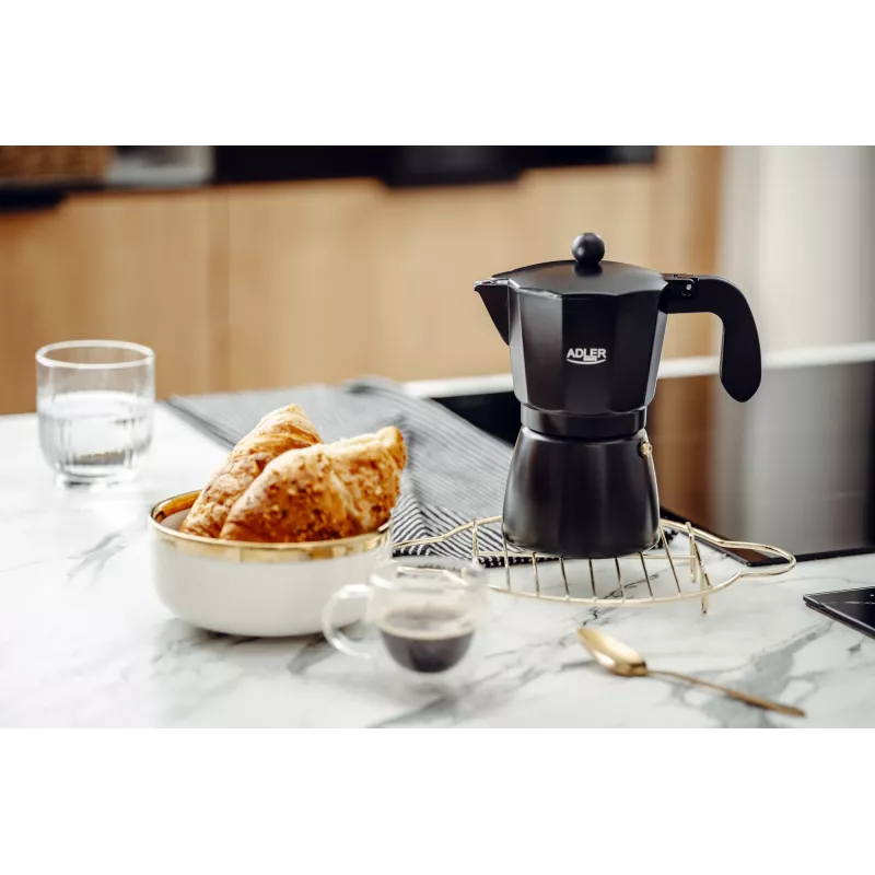Espressomasin Adler AD 4421 — 15 bar pump, must korpus