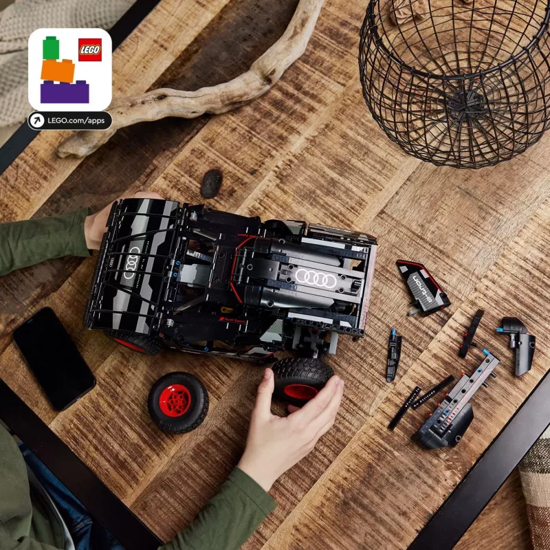LEGO Technic maastikusõiduki mudelikomplekt Audi RS Q e-tron 42160 — 914 tükki, soovitatav vanus 10+
