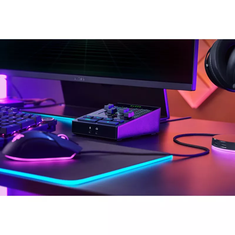 Razer digitaalne segamispult 4-kanaliline (RZ19-03860100-R3M1)