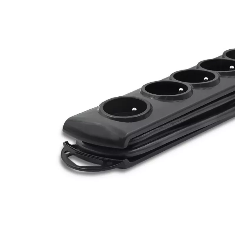 Pingekaitse Qoltec 50112 Must 6 vahelduvvoolu pistikupesa 230V 3m
