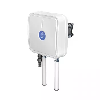 Suundantenn QuWireless QuMax A360M — suunatav PoE/LAN-antenn, 0,694–2,7 GHz sagedusalad, 4–6 dBi võimendus, vertikaalne polarisatsioon