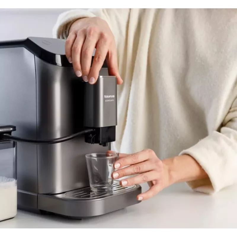 Espressomasin Taurus Accento Latte täisautomaatne, sisseehitatud veski, 1,5 L veepaak, kohviubade sisestus