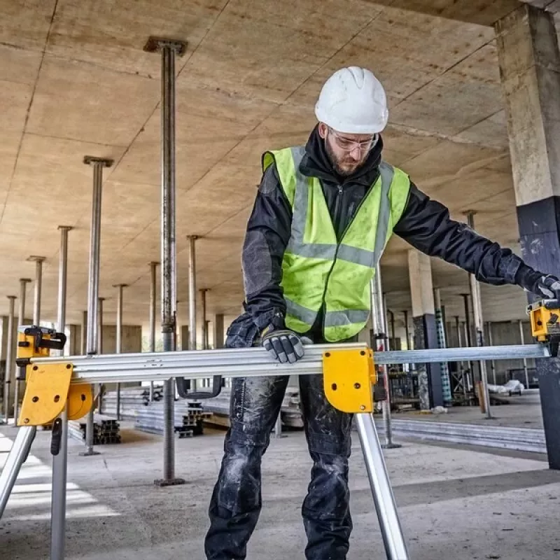 Mitre Saw Stand DeWalt DE7033 — alumiiniumist kokkupandav alus, 4 jalga, pikendatav kuni 2,5 m, kandevõime 227 kg, 16 kg