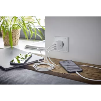 Toiteadapter 1XUSB-A/2XUSB-C/7806512 Intenso