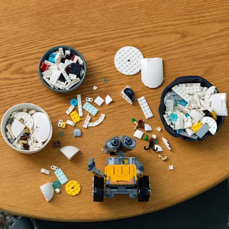 LEGO ehituskomplekt Disney Pixar WALL·E ja EVE 43279 — 811 tükki, 130 mm kõrgus, alates 18. eluaastast