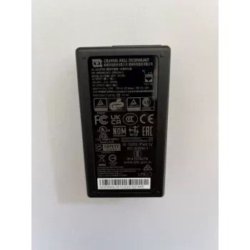 PoE adapter Cambium Networks N000900L001D — Gigabit Ethernet, 30 V PoE, 15 W väljund, 90–264 V AC sisend