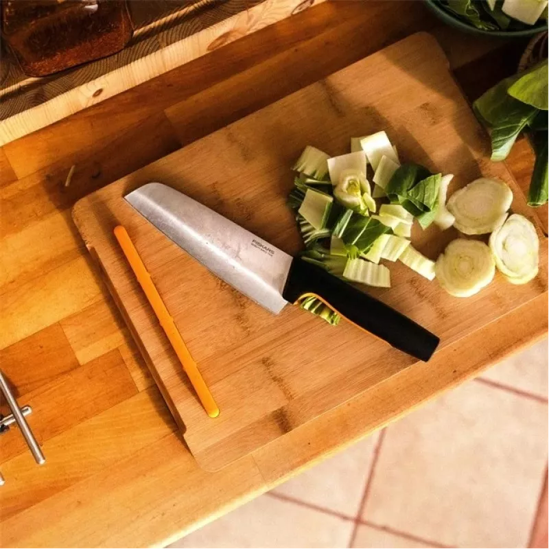 Fiskars 1057536 kööginuga, roostevaba teras, 1 tk, Santoku nuga