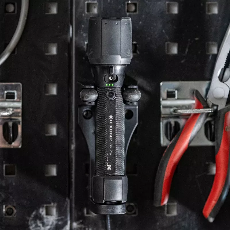 Ledlenser P7R Pro must käeshoitav LED-taskulamp
