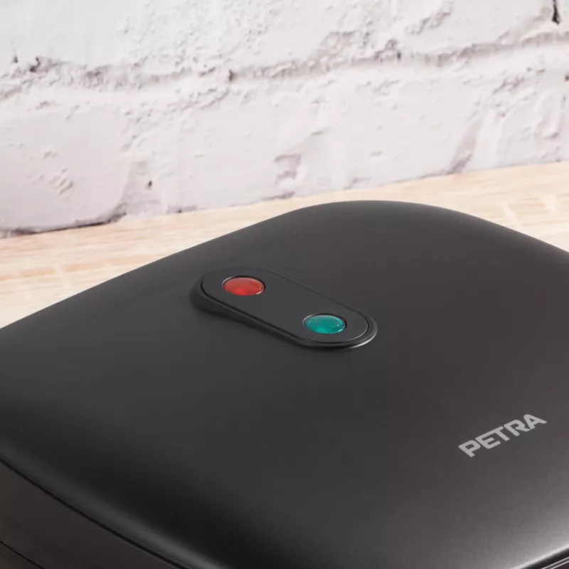 Elektri grill Petra PT4366MBLKVDE must, mittenakkuva pinnaga ja reguleeritava temperatuuriga